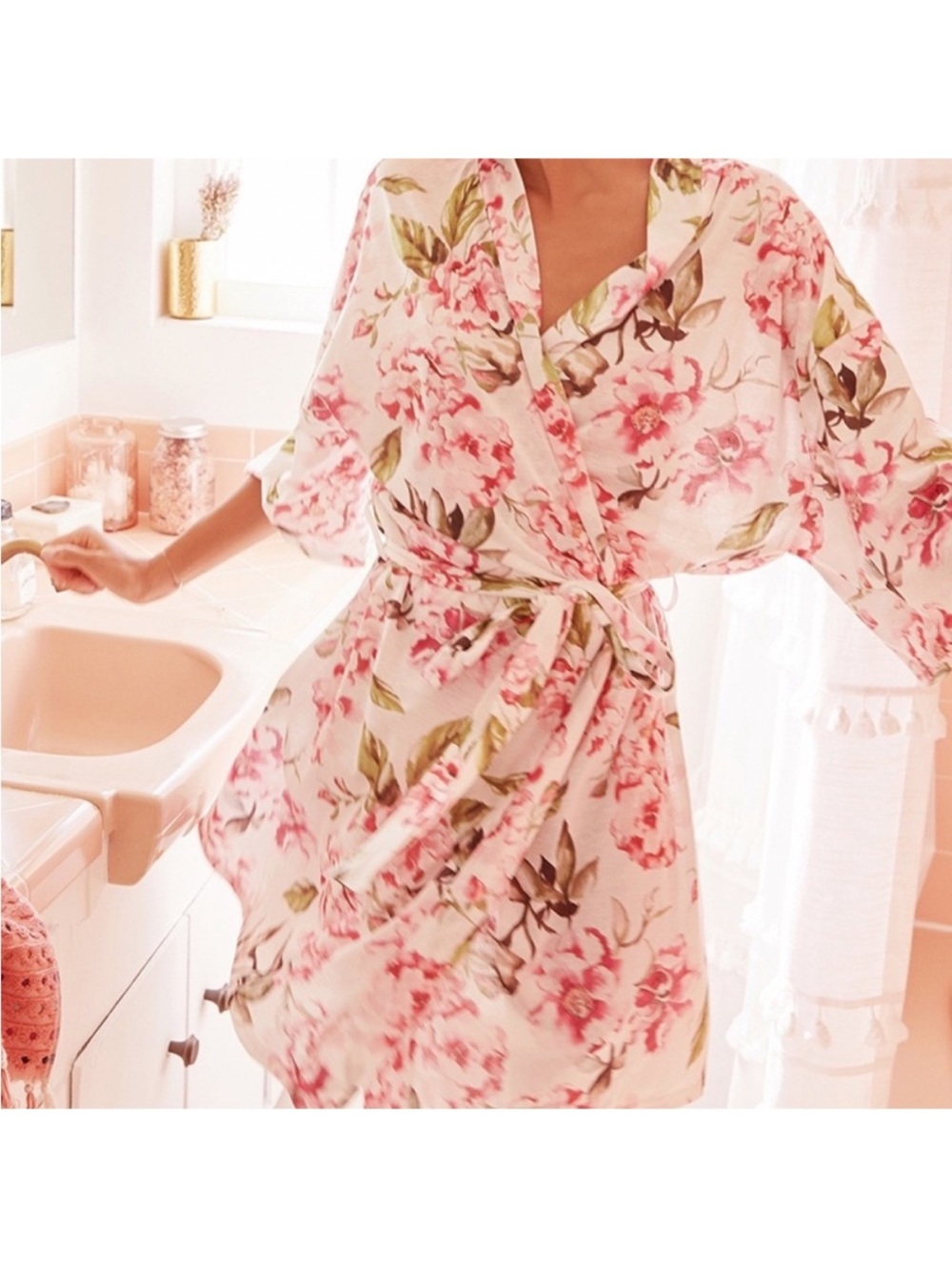 $75 Show me your mumu floral robe kimono bridal/bachelorette one size